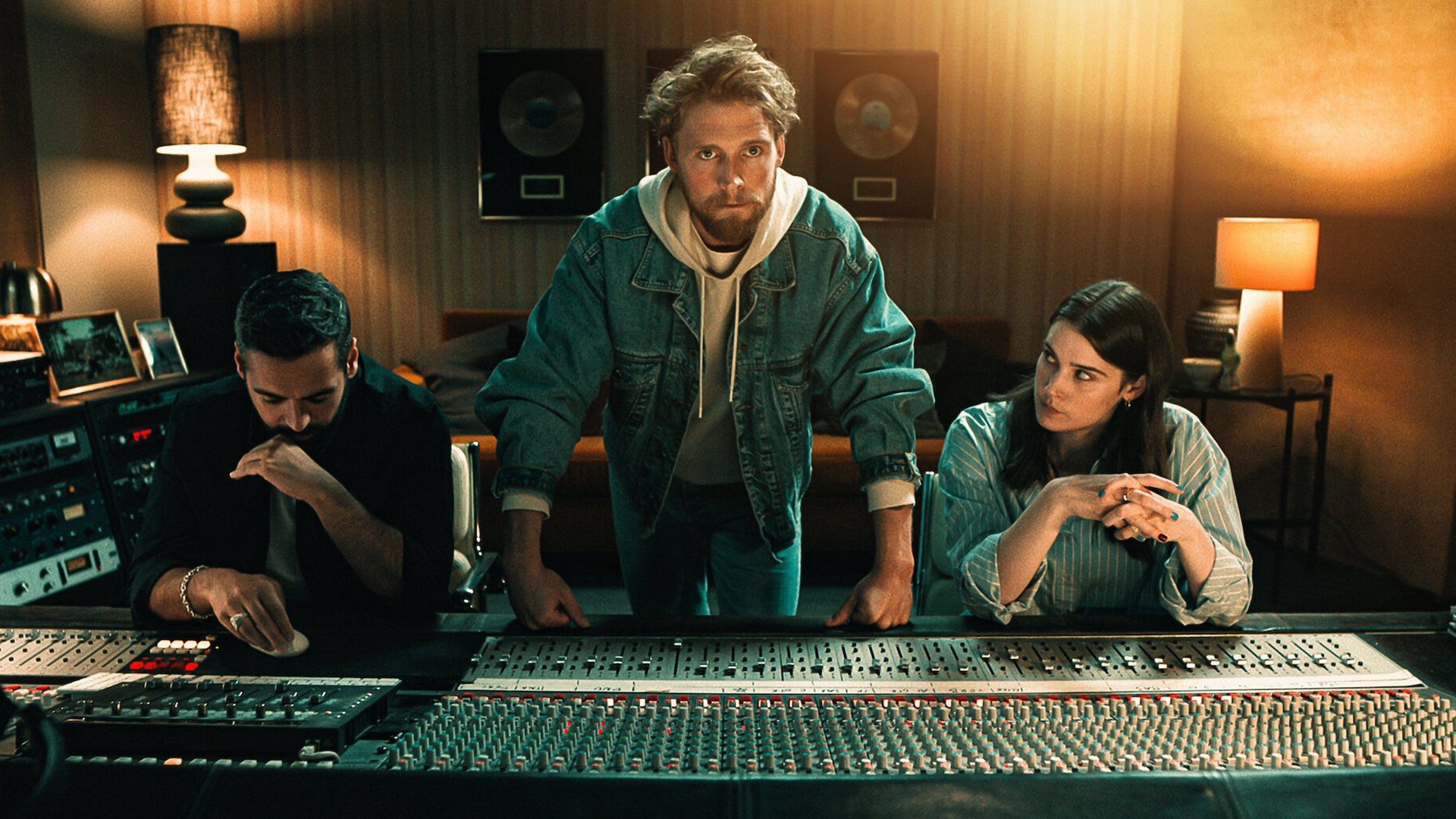 Christopher: Một Cuộc Đời Đầy Thử Thách và Đam Mê Tập Full