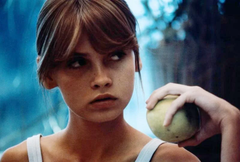 Cô bé Laura Nóng Bỏng Tập Full