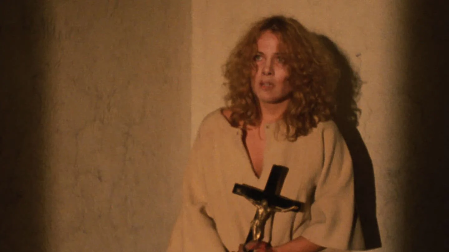 Đằng sau cổng tu viện Tập Full