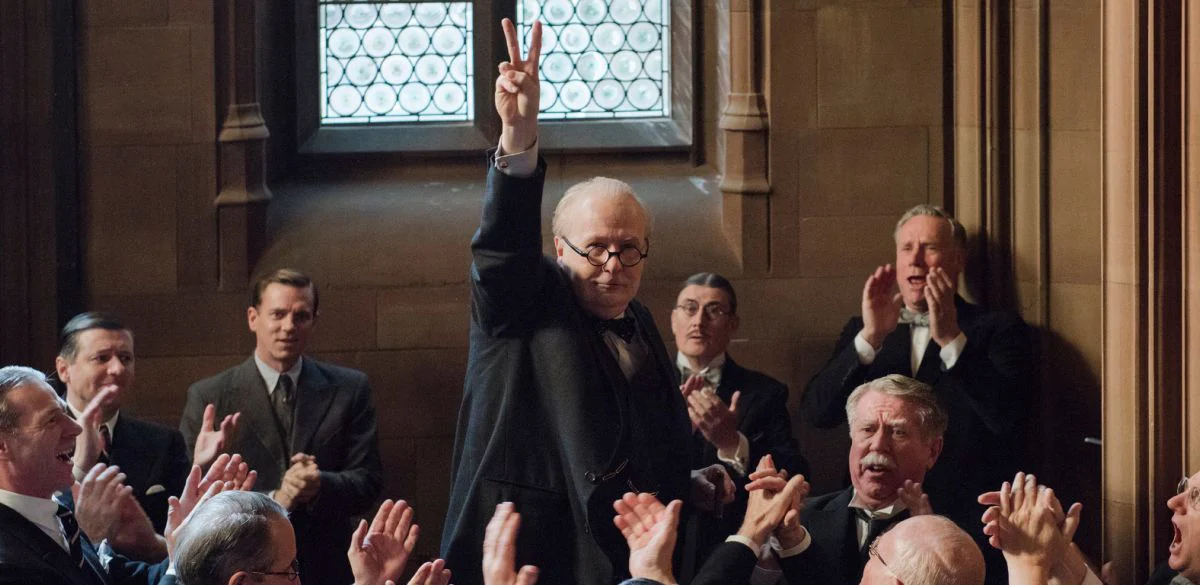 Giờ Đen Tối Tập Full