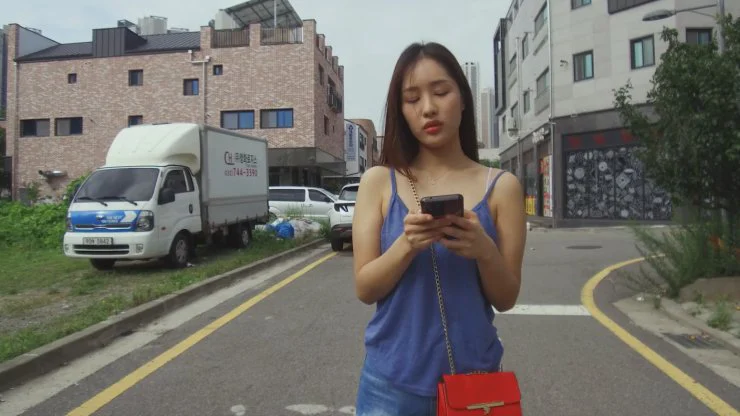 Hai Cô Gái Thú Vị Và Người Đàn Ông Bí Ẩn Tập Full