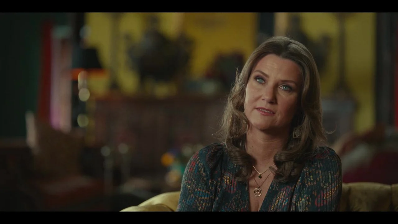 Hoàng tộc nổi loạn: Câu chuyện tình khó tin Tập Full