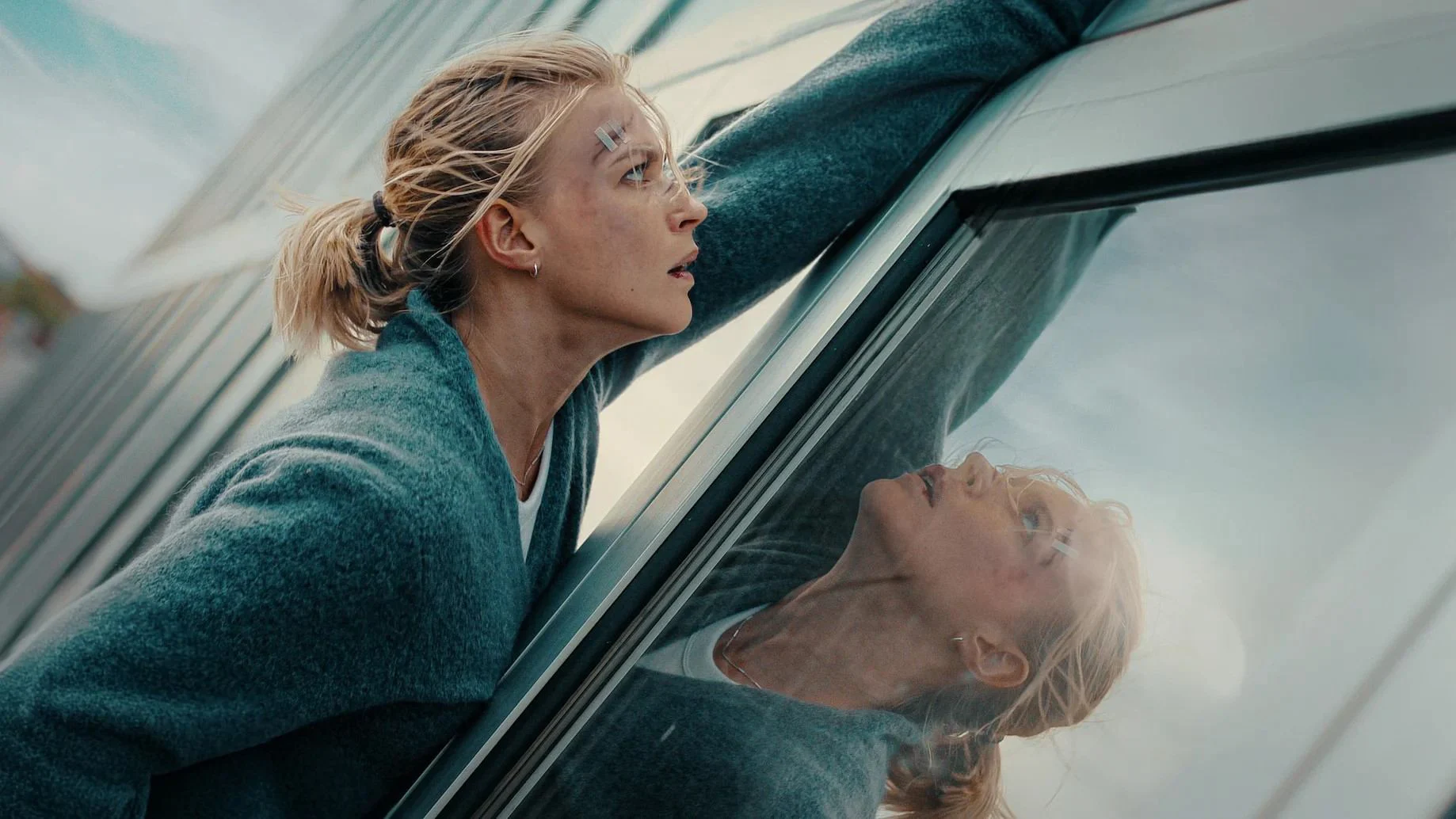 Ngoài Lãnh Thổ Tập Full