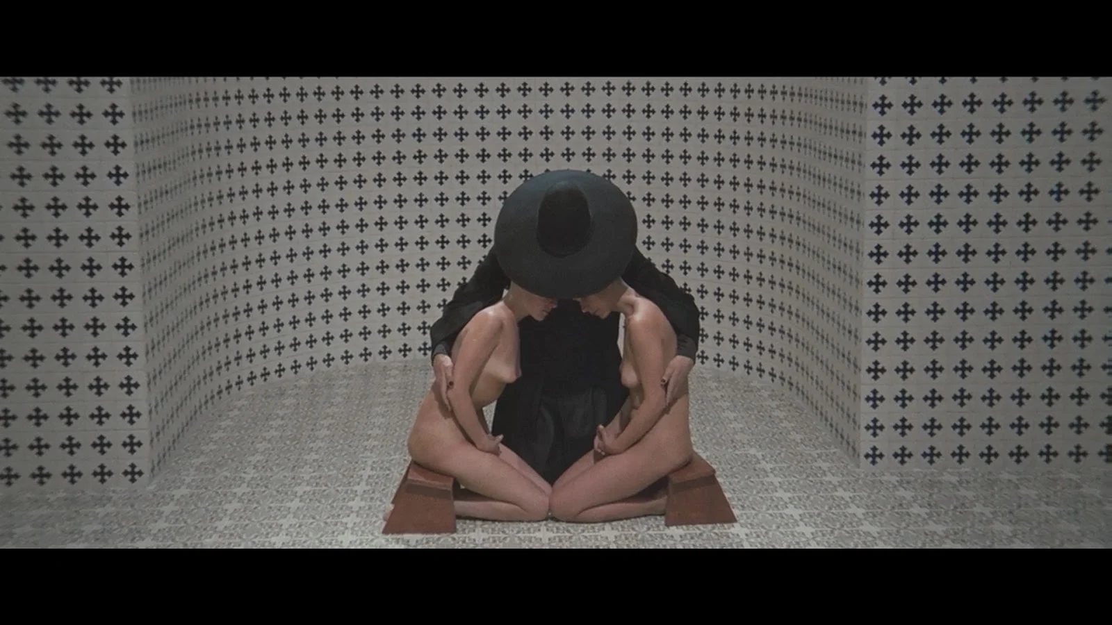 Ngọn Núi Thiêng Tập Full