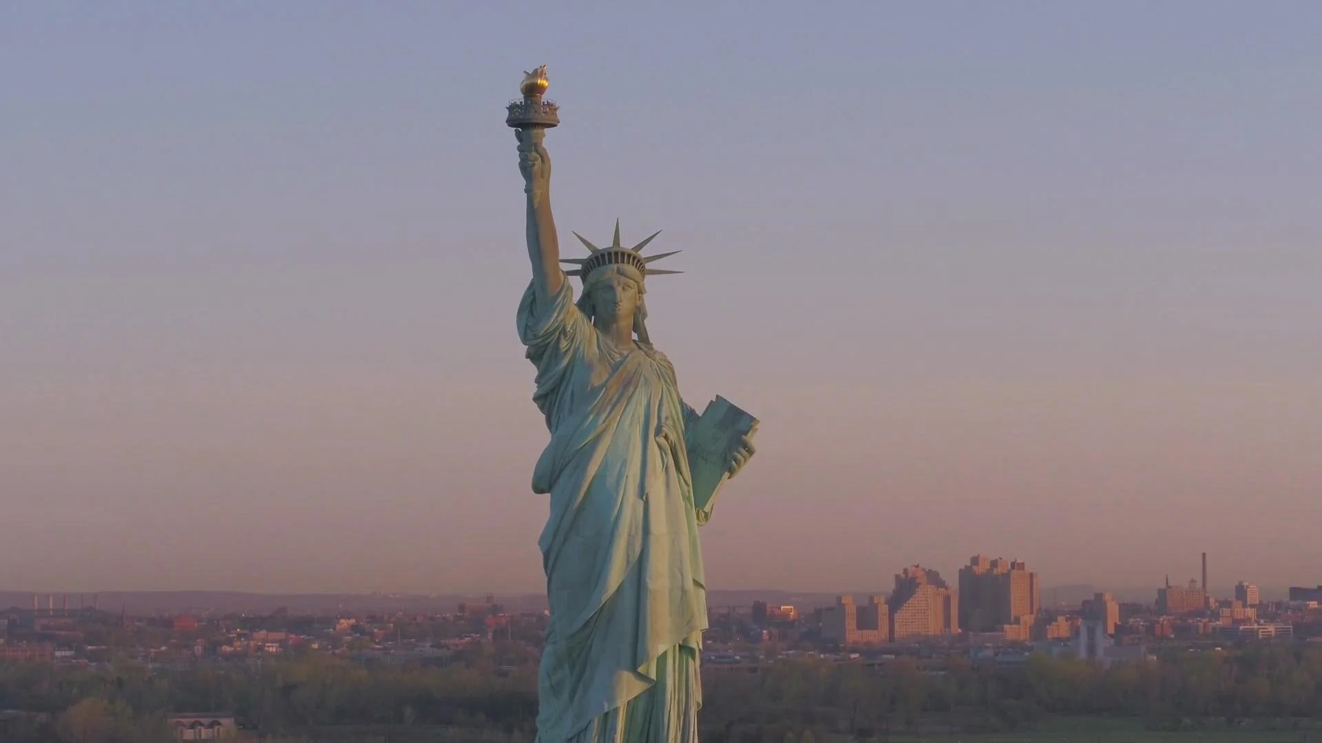 Nữ Thần Tự Do: Mẹ Của Những Người Tha Hương Tập Full