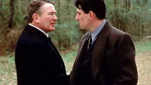 Vượt Mặt Thù Địch Tập Full