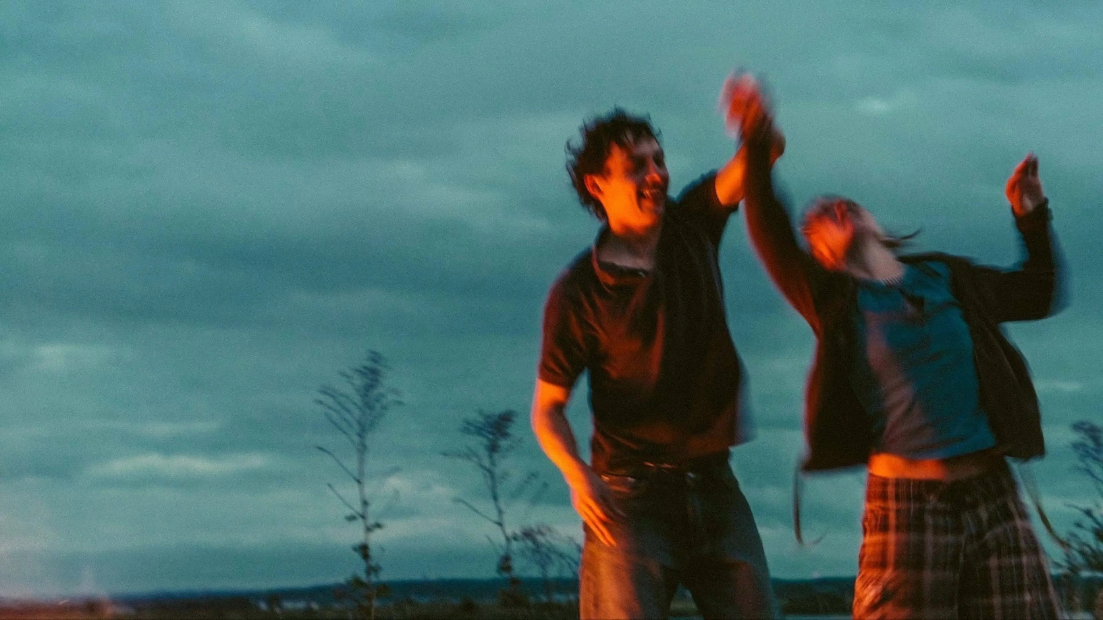 Kẻ Bên Lề Tập Full