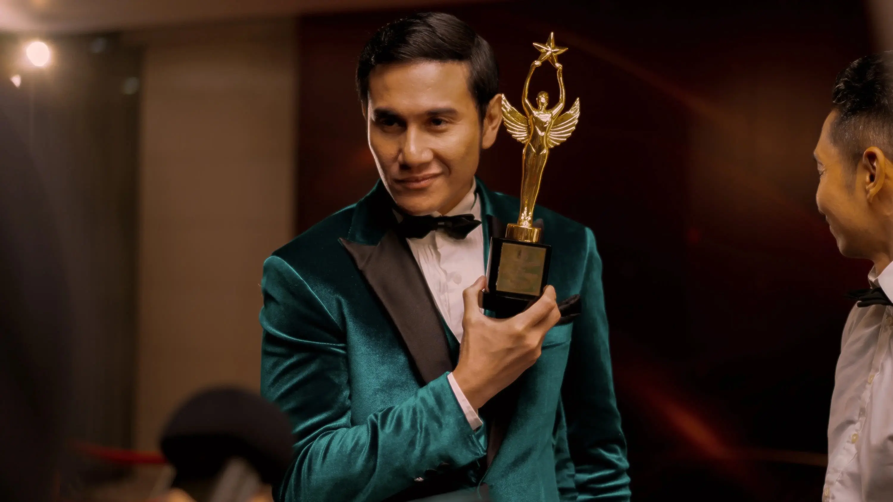 Lạc Trong Hào Quang Tập Full